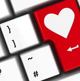 A photo of a heart-shaped key on a keyboard conveying the concept of online dating